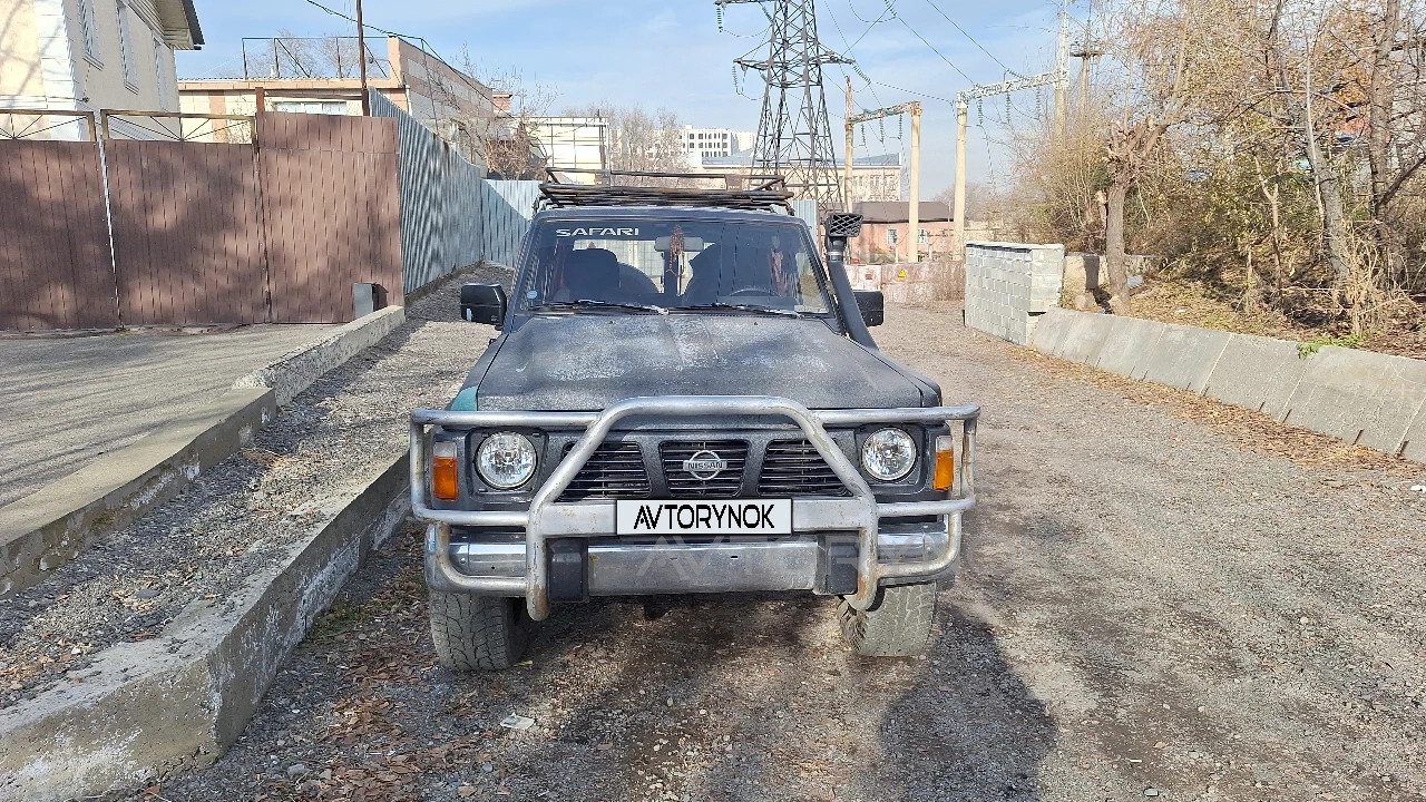 Nissan Patrol, 1994
