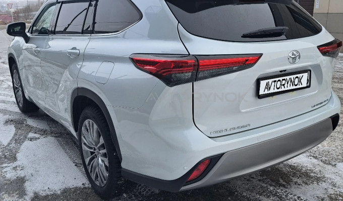 Toyota Highlander 2024 года