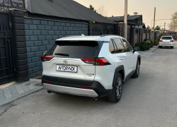 Toyota RAV4 2024 года