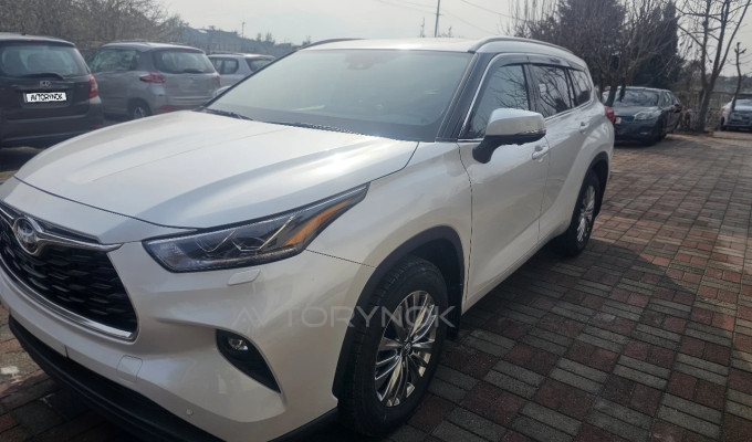 Toyota Highlander 2024 года