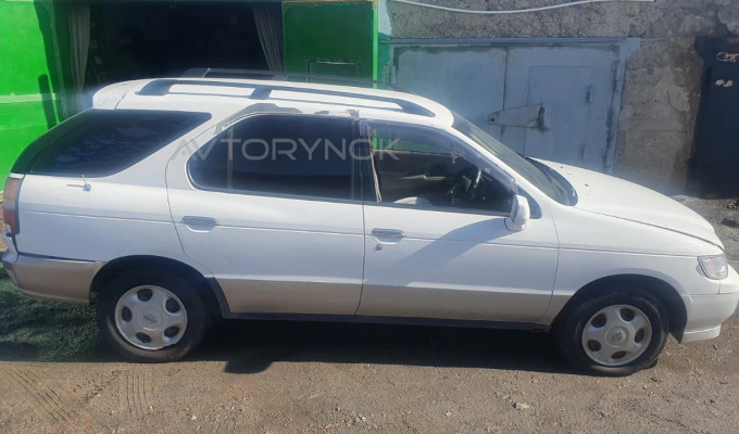 Nissan R'nessa 1998 года