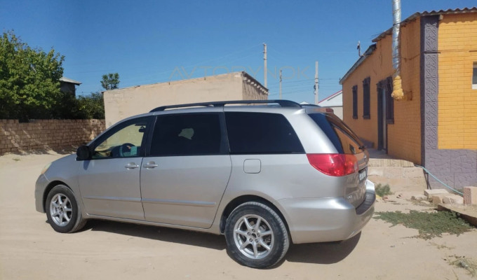 Toyota Sienna 2008 года