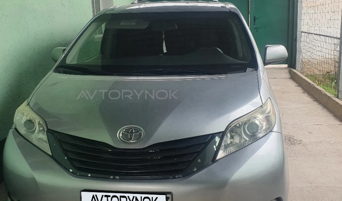 Toyota Sienna 2014 года