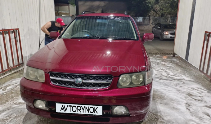 Nissan R'nessa 1998 года