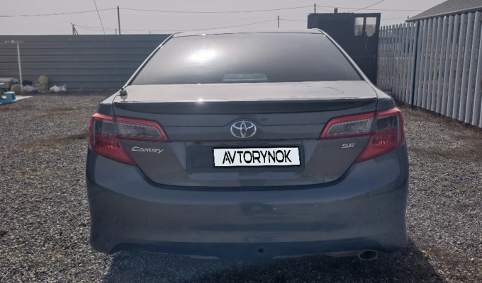 Toyota Camry 2013 года
