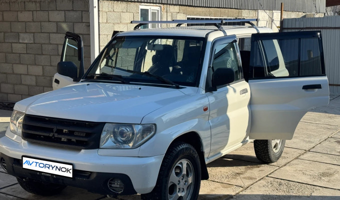 Mitsubishi Pajero 2001 года