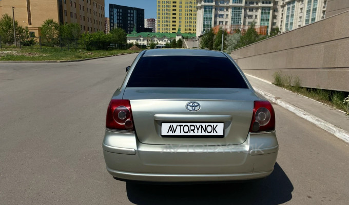 Toyota Avensis 2008 года