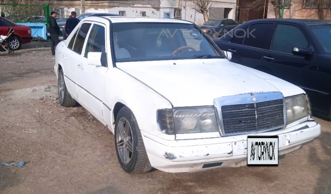 Mercedes-Benz E-Класс 1990 года