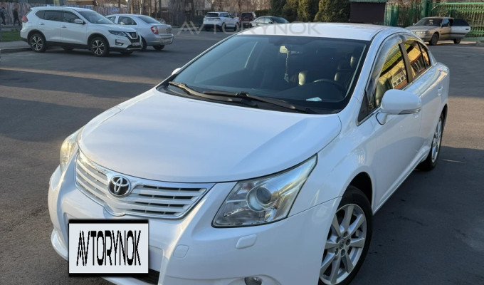 Toyota Avensis 2011 года