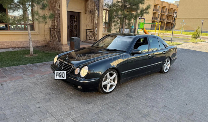 Mercedes-Benz E-Класс 2001 года
