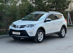 Toyota RAV4 2013 года