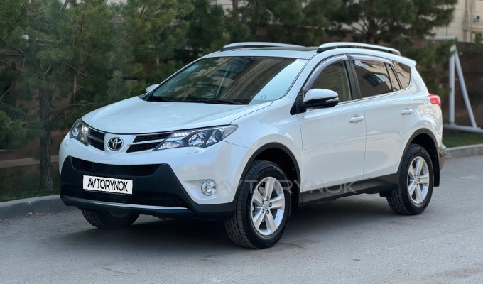 Toyota RAV4 2013 года
