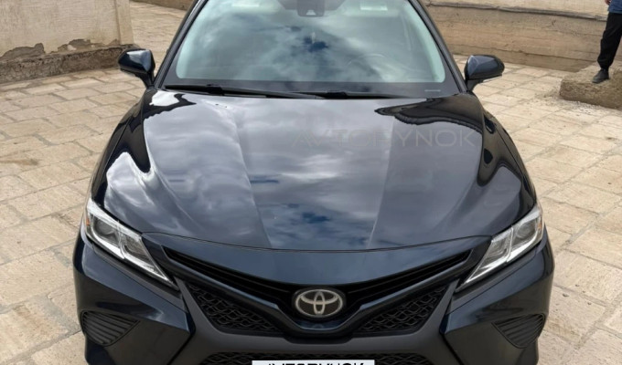 Toyota Camry 2020 года