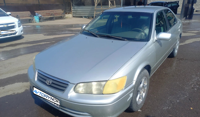 Toyota Camry 2000 года