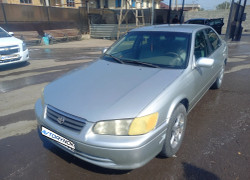 Toyota Camry 2000 года