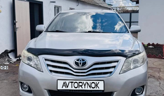 Toyota Camry 2011 года