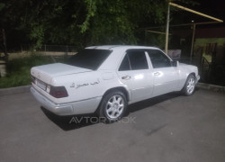 Mercedes-Benz E-Класс 1993 года