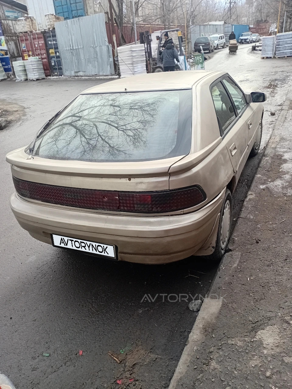 Mazda 323, 1989