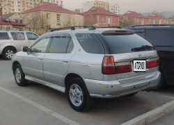 Nissan R'nessa 1998 года