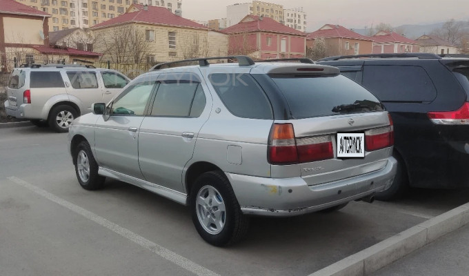 Nissan R'nessa 1998 года
