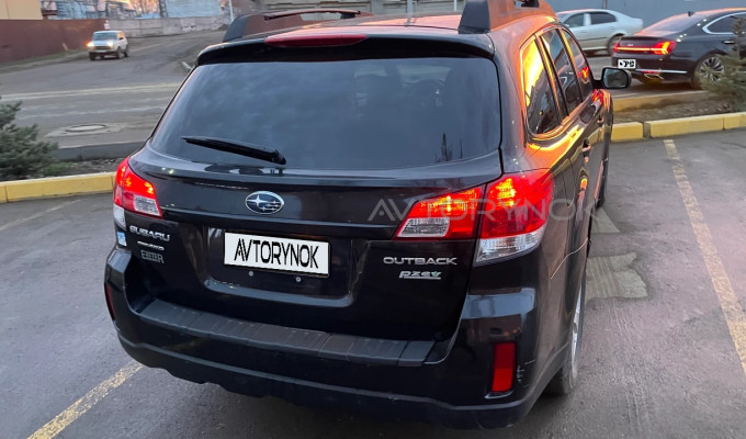 Subaru Outback 2011 года