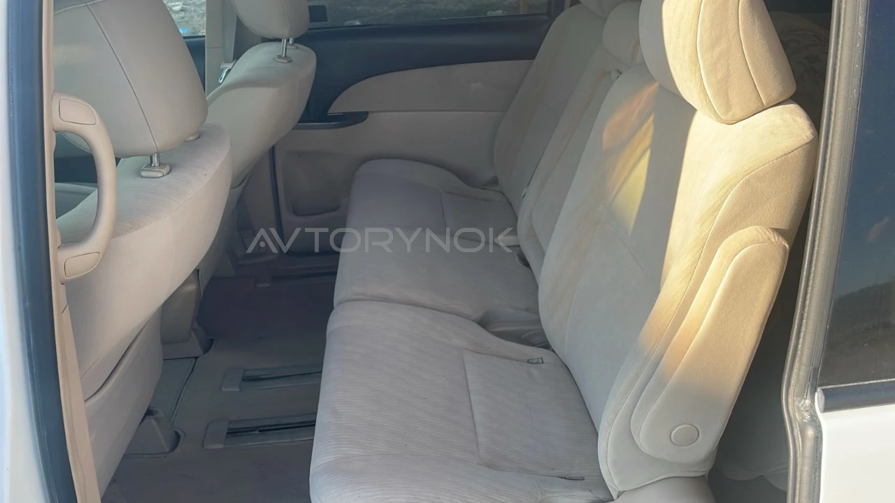 Toyota Previa, 2013