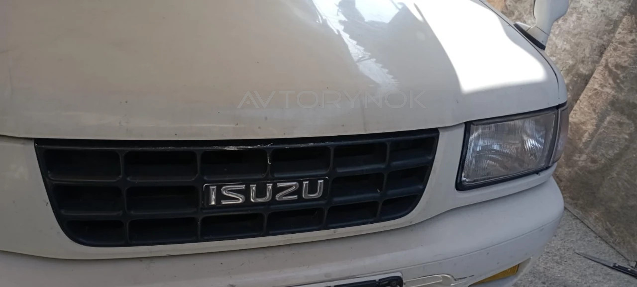 Isuzu Wizard, 1990