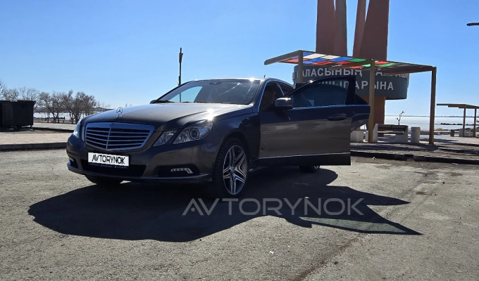 Mercedes-Benz E-Класс 2010 года