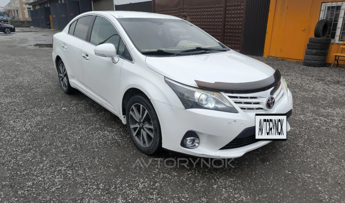 Toyota Avensis 2013 года