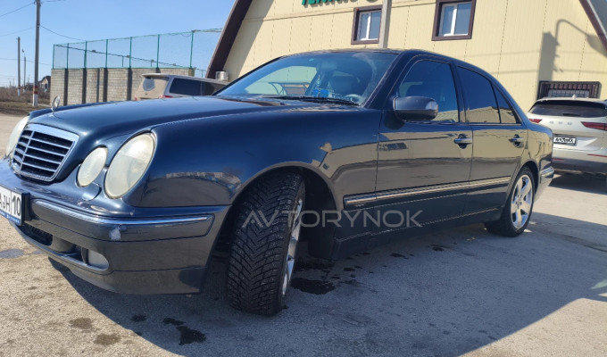 Mercedes-Benz E-Класс 2001 года