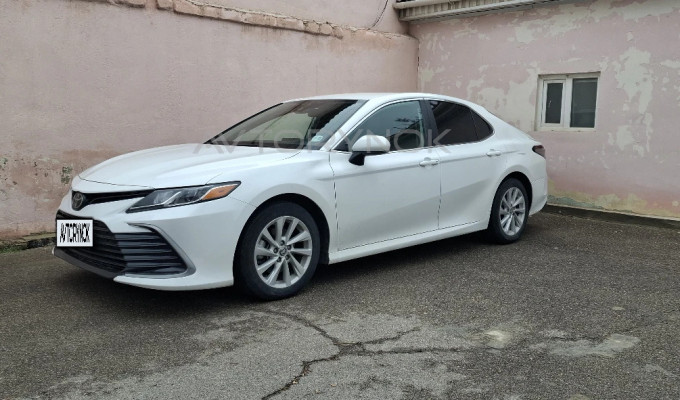 Toyota Camry 2021 года