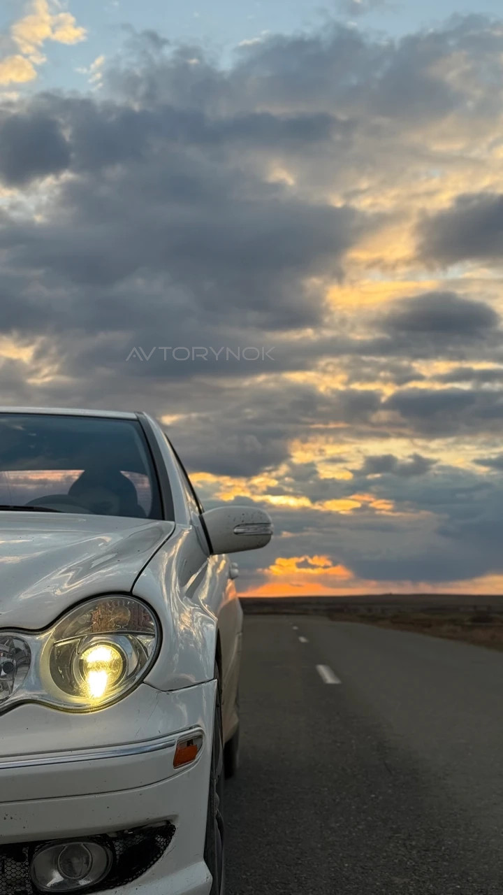 Mercedes-Benz C-Class, 2004