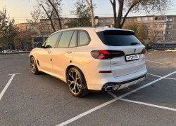 BMW X5 2024 года