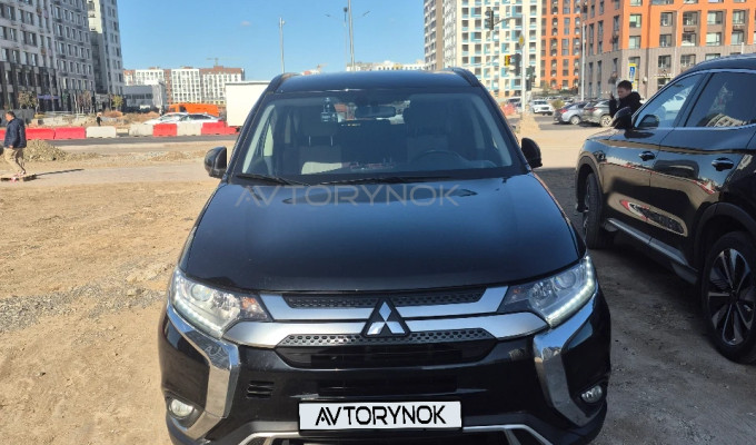 Mitsubishi Outlander 2021 года