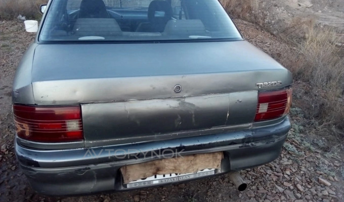 Mazda 323 1993 года