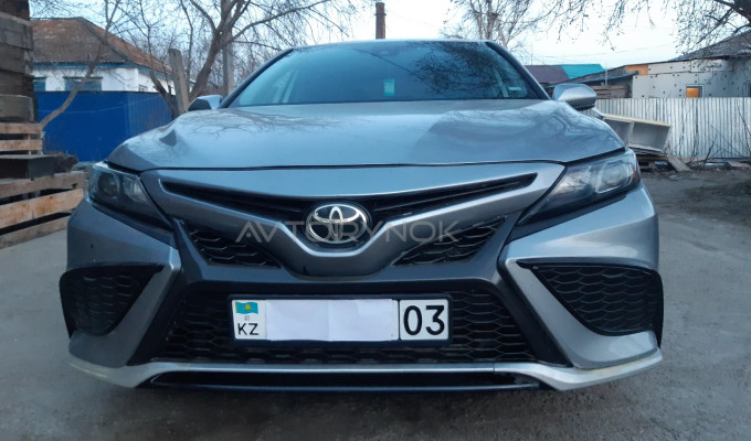 Toyota Camry 2021 года