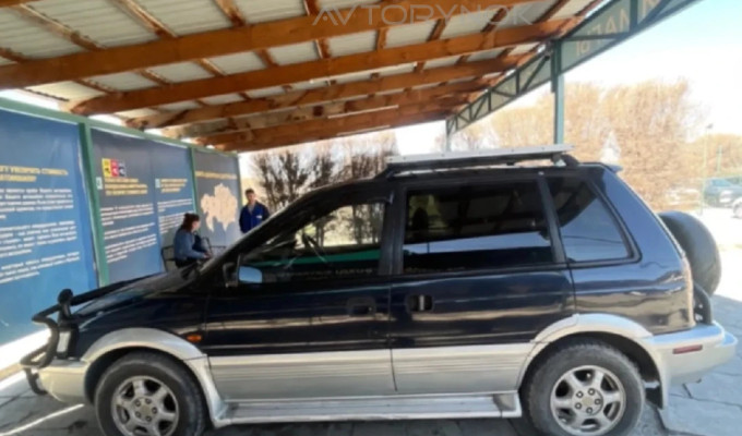 Mitsubishi RVR 1995 года