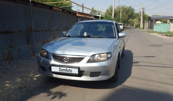 Mazda 323 2002 года