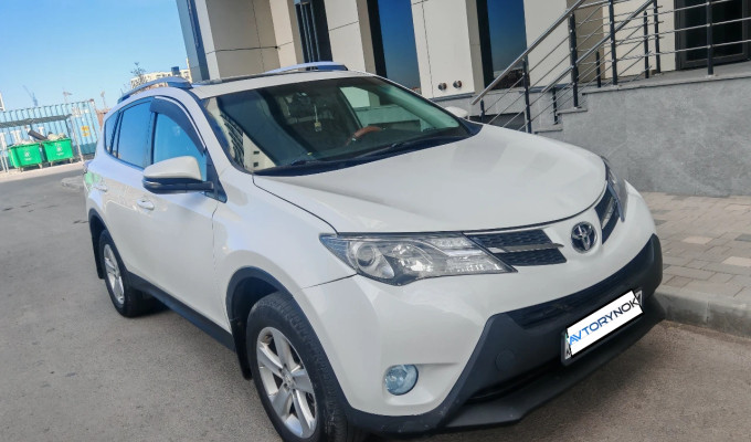 Toyota RAV4 2013 года