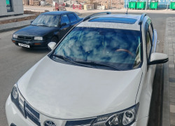 Toyota RAV4 2013 года