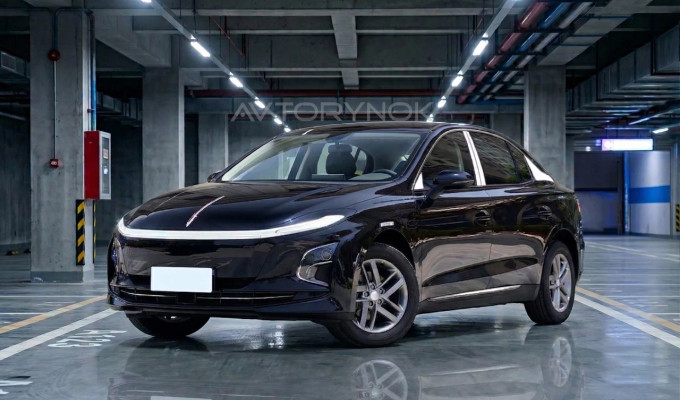 Hongqi E-QM5 2025 года