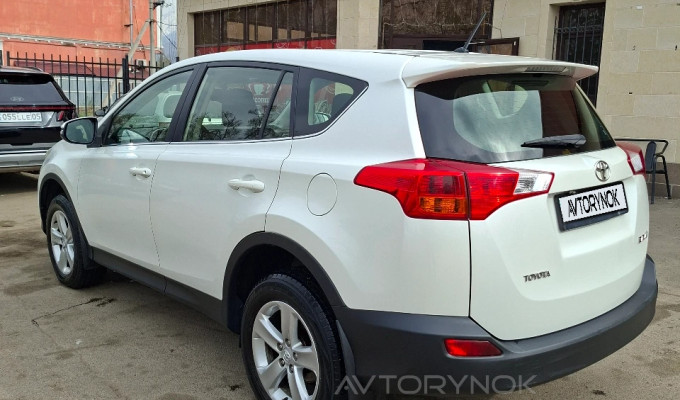 Toyota RAV4 2014 года