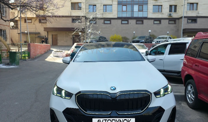 BMW 5 серия 2023 года