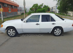 Mercedes-Benz E-Класс 1990 года