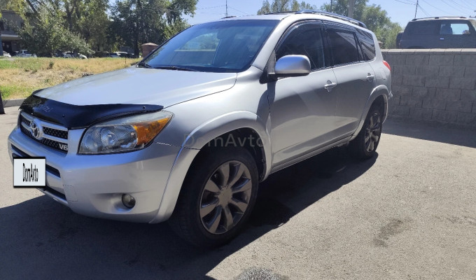 Toyota RAV4 2007 года