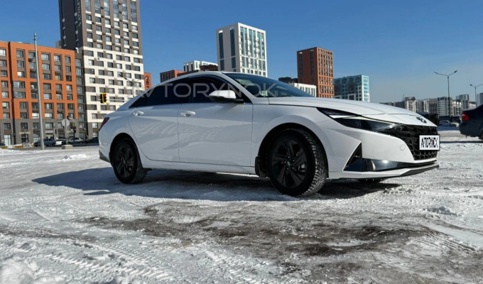 Hyundai Elantra 2023 года