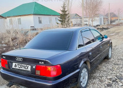 Audi A4 1995 года