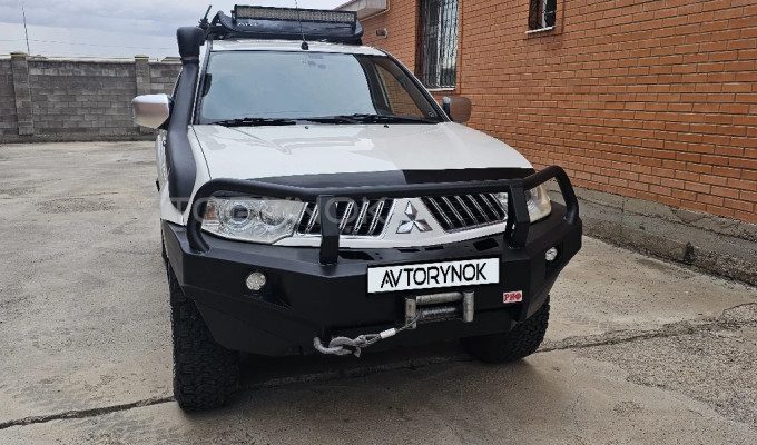 Mitsubishi Pajero Sport 2012 года