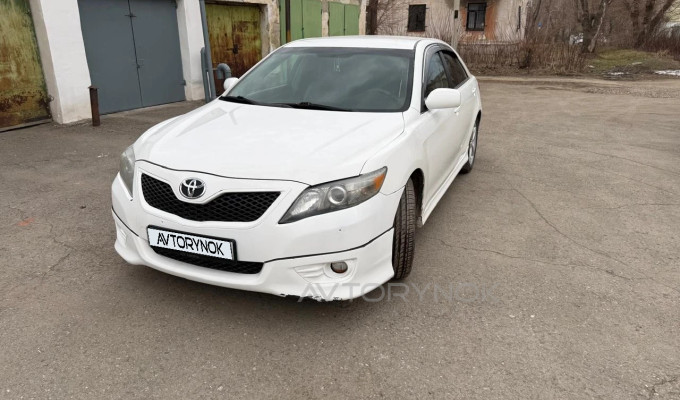 Toyota Camry 2011 года