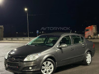 Opel Astra 2010 года